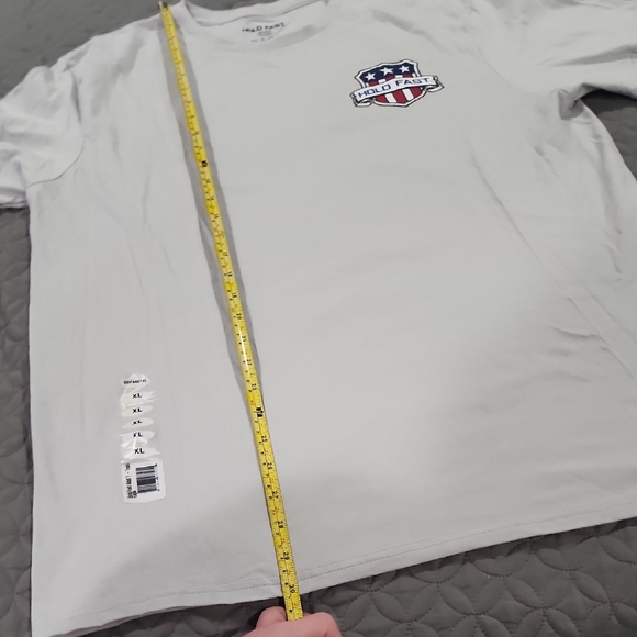 Light Gray Oversized Short Sleeve Tee with Black Crew Neck and Red Graphic - Picture 4 of 10